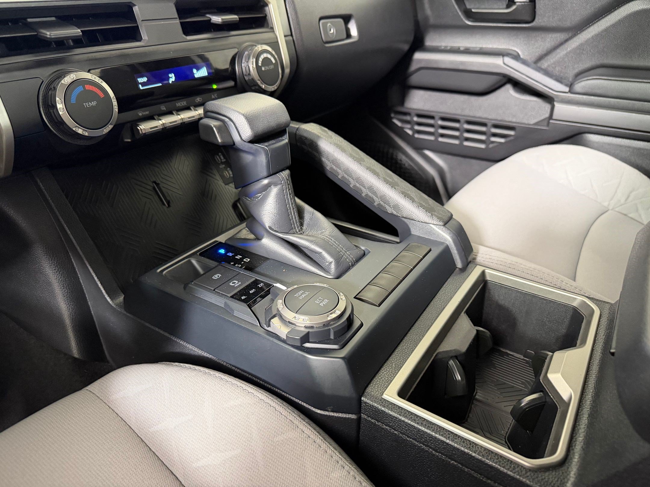 Used 2024 Toyota Tacoma SR5 AWD/4WD image 17