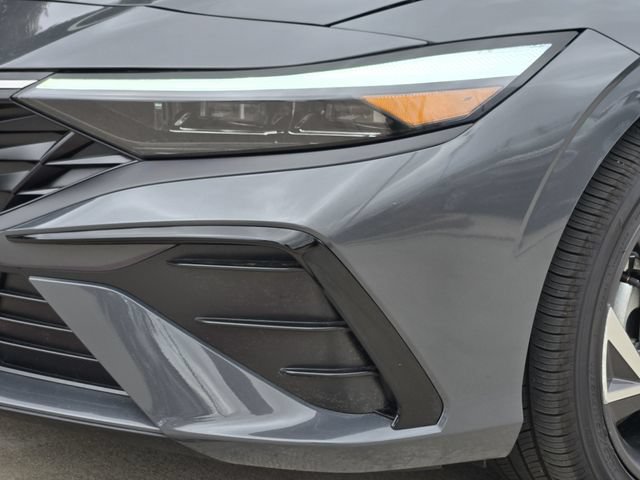 Certified 2026 Hyundai Elantra Limited FWD image 5