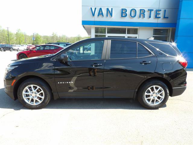 Certified 2023 Chevrolet Equinox LS w/ LS Convenience Package AWD/4WD image 2