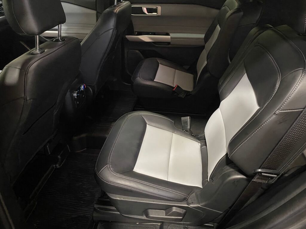 Used 2023 Ford Explorer XLT w/ Equipment Group 202A image 15