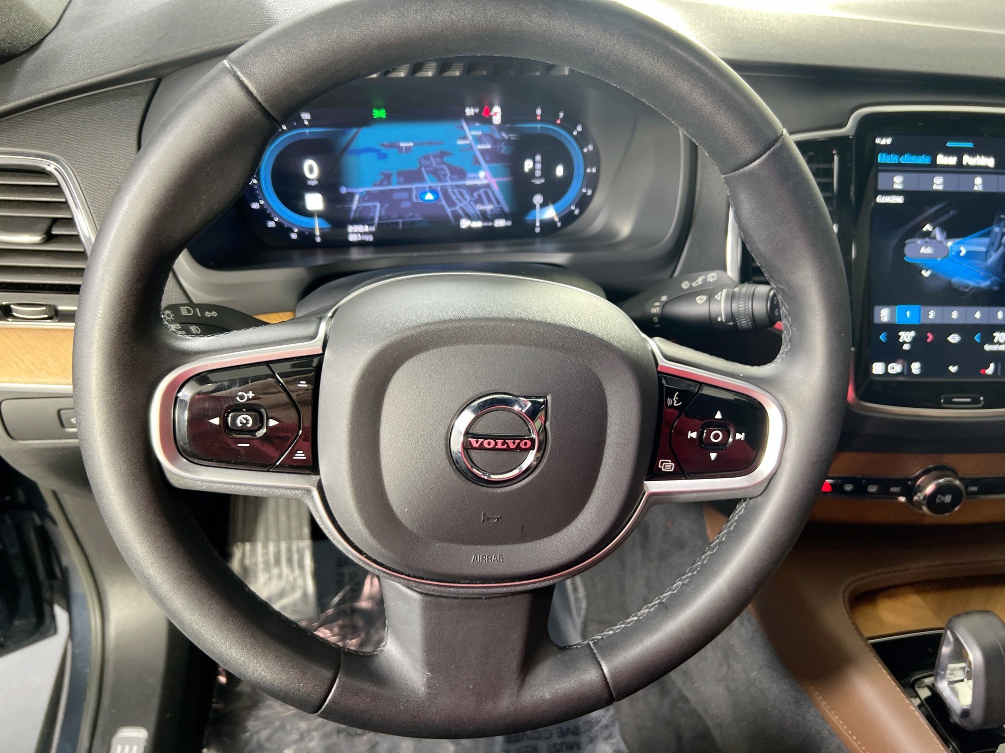 Used 2023 Volvo XC90 B6 Plus w/ Protection Package Premier image 11