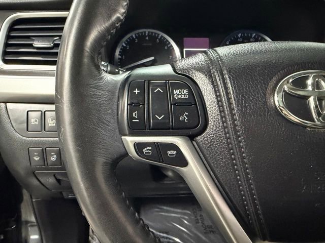 Used 2015 Toyota Highlander Limited Platinum AWD/4WD image 19