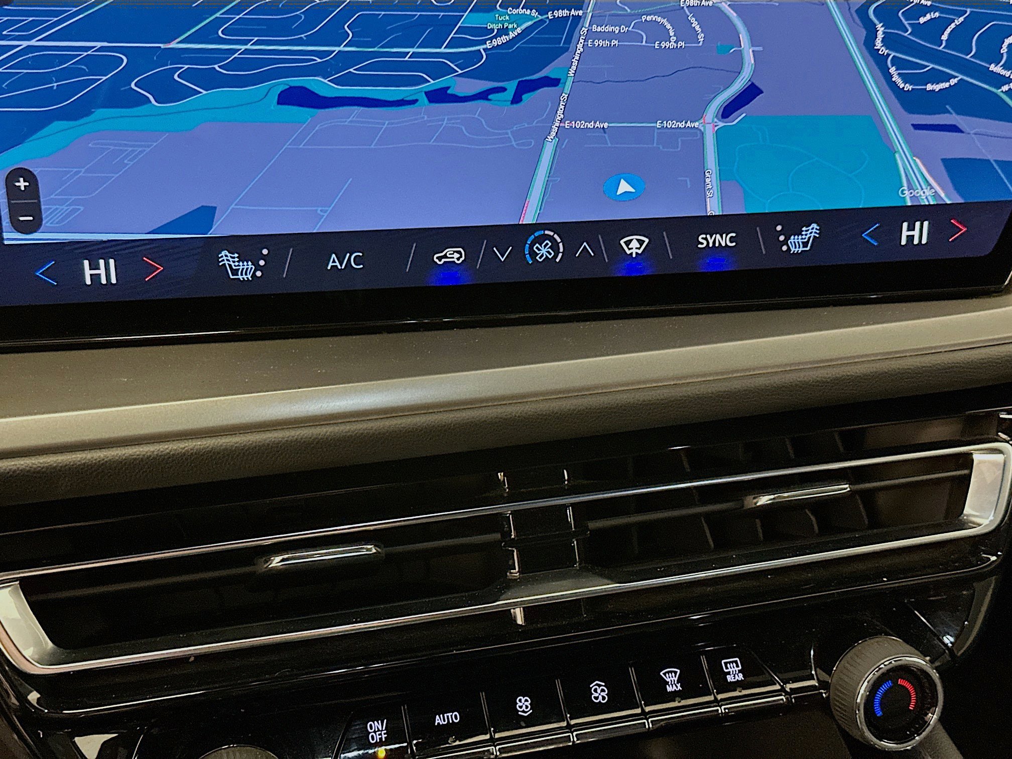 Used 2025 Chevrolet Traverse LT w/ Sun and Wheel Package image 24