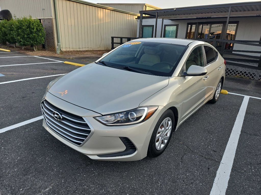 Used 2017 Hyundai Elantra SE image 3