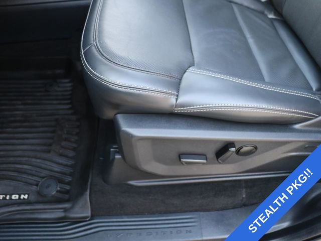 Used 2025 Ford Expedition Platinum w/ Stealth Appearance Package AWD/4WD image 19