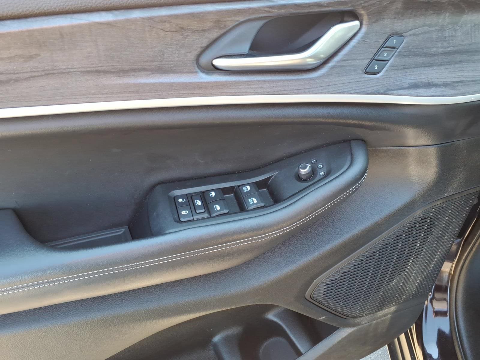 Used 2023 Jeep Grand Cherokee L Limited AWD/4WD image 13