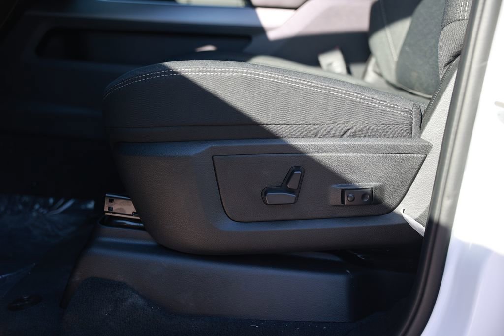 New 2026 RAM 2500 Big Horn AWD/4WD image 18