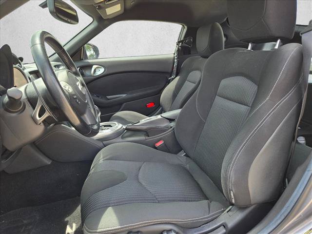 Used 2016 Nissan 370Z Coupe RWD image 16