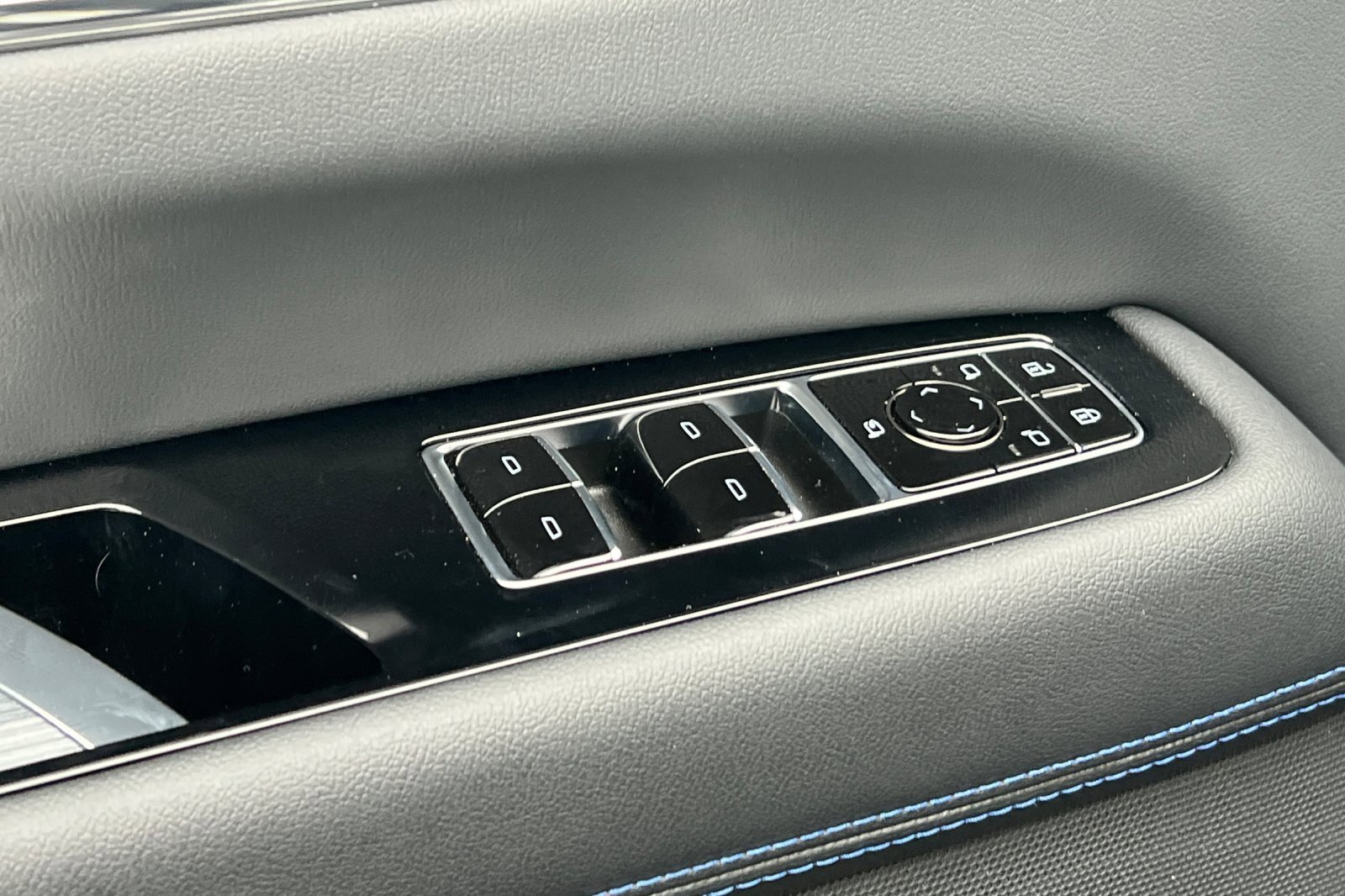 Used 2025 Cadillac Escalade IQ Luxury 1 image 12