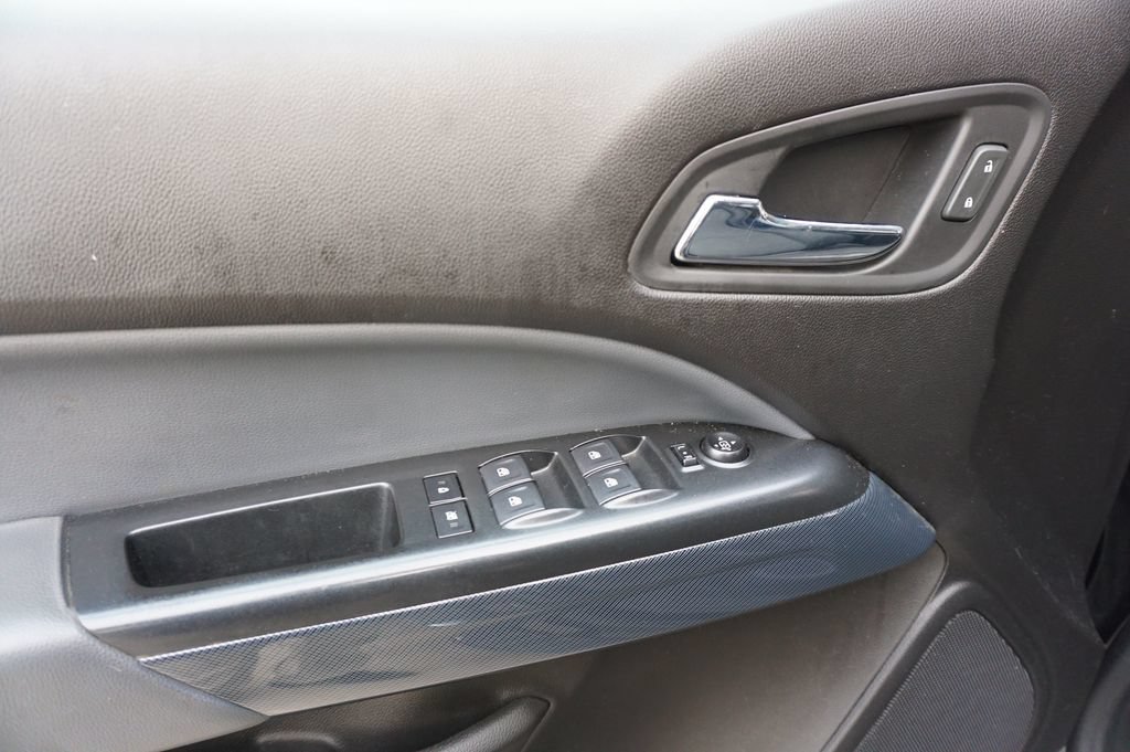 Used 2018 Chevrolet Colorado Z71 AWD/4WD image 3