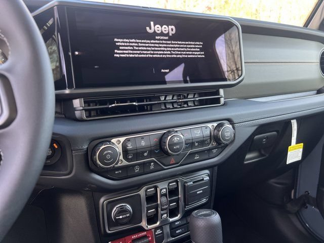 New 2026 Jeep Gladiator Mojave w/ Steel Bumper Group AWD/4WD image 23