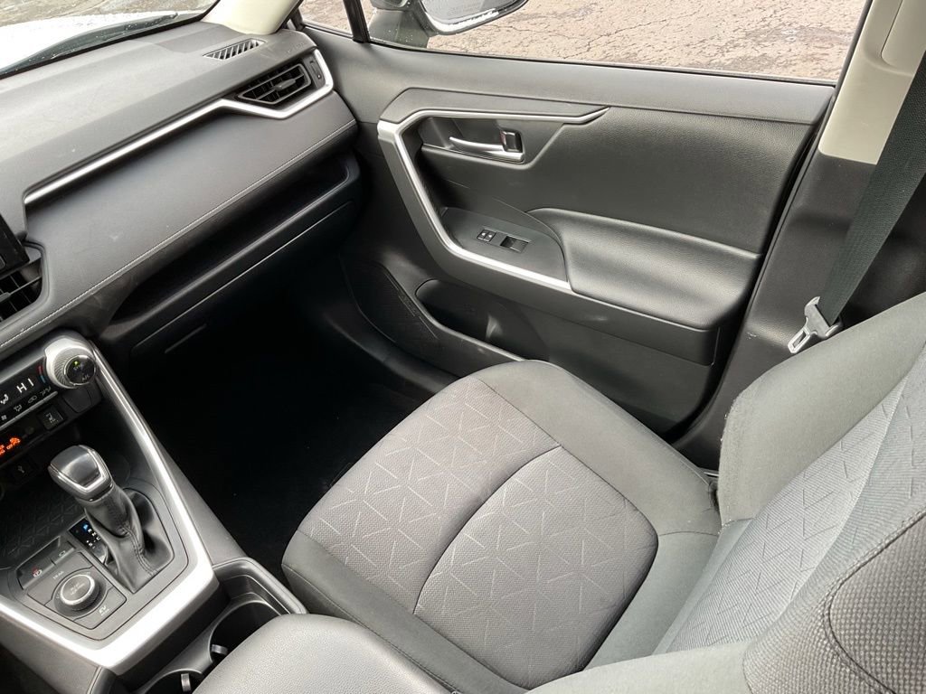 Used 2020 Toyota RAV4 XLE w/ Convenience Package image 18