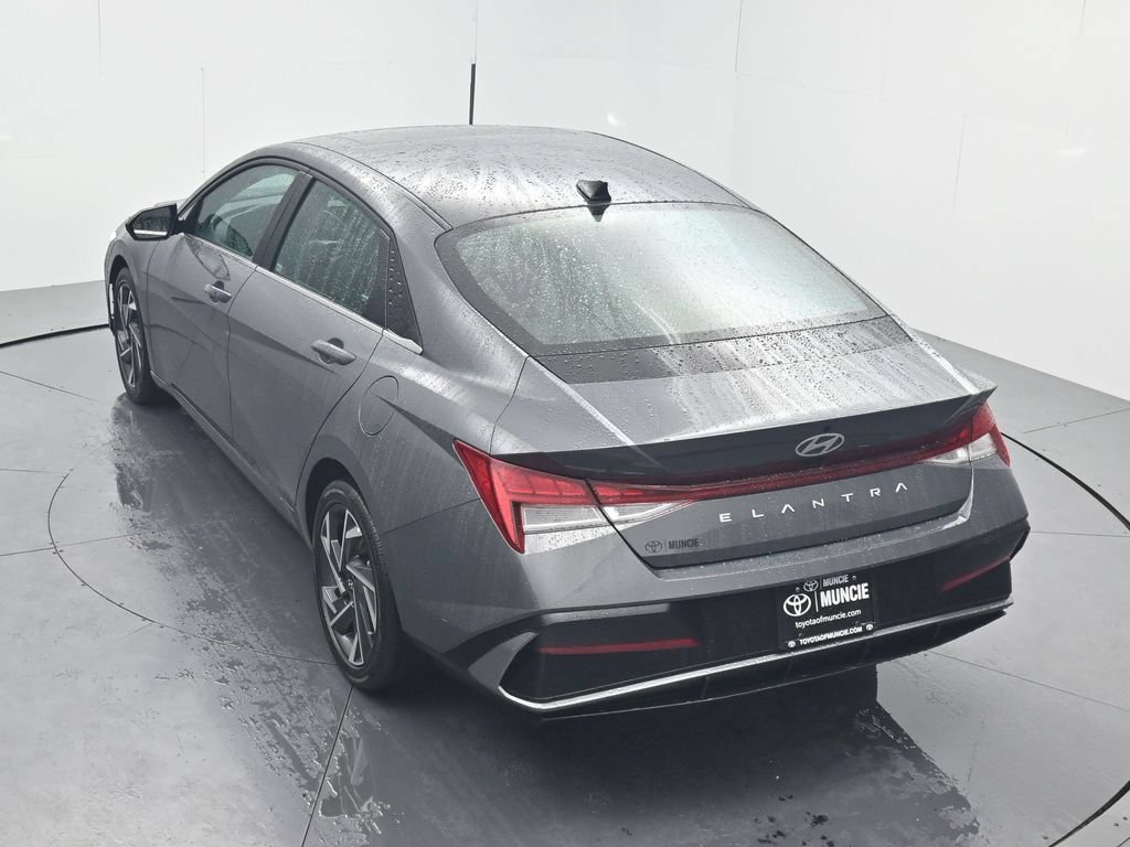 Used 2025 Hyundai Elantra SEL FWD image 54