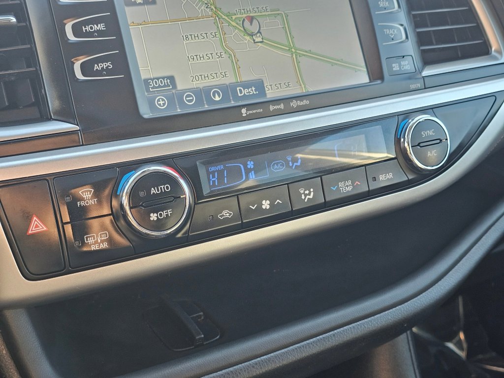 Used 2017 Toyota Highlander SE image 9