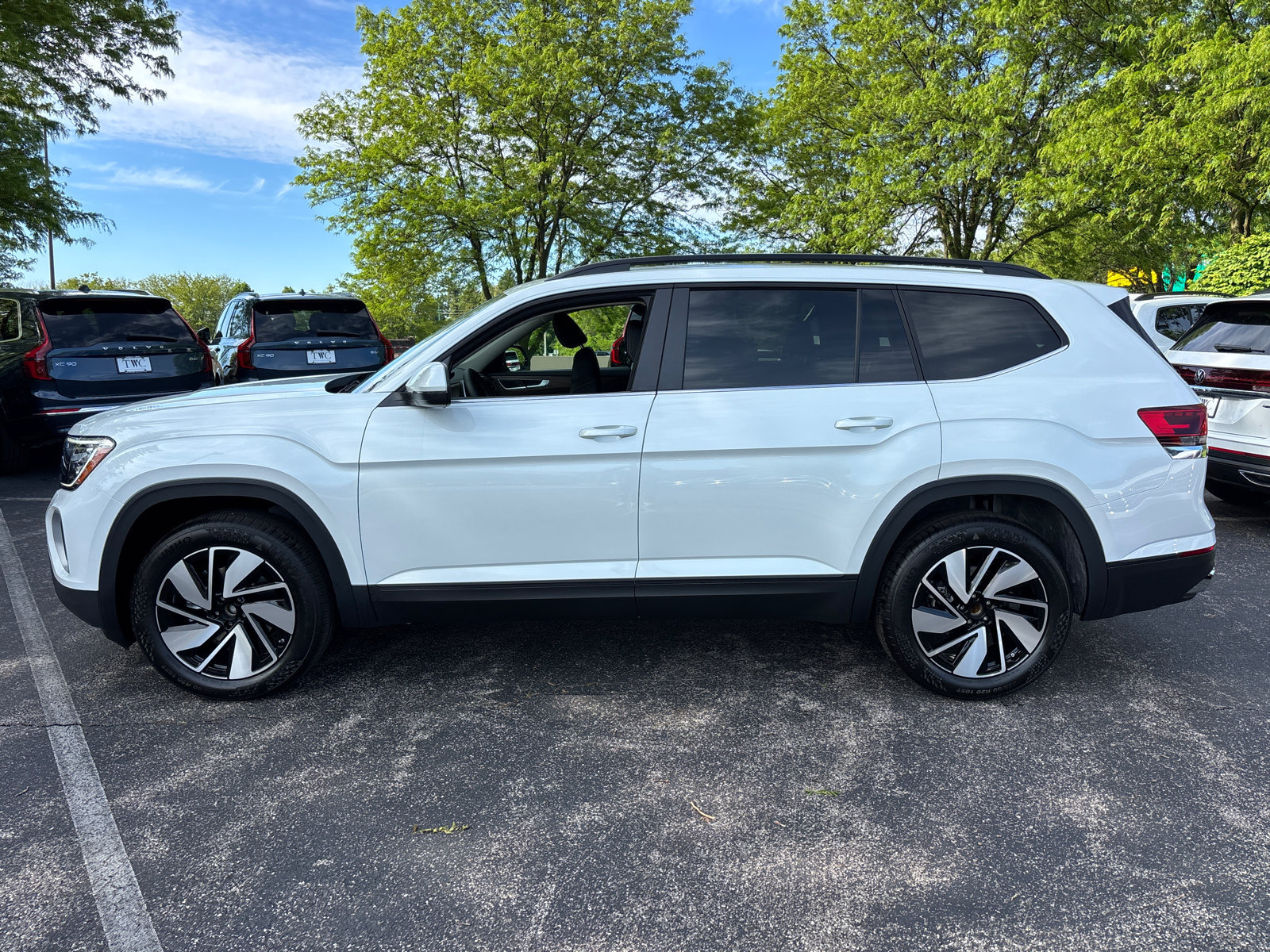 New 2026 Volkswagen Atlas SE FWD image 8