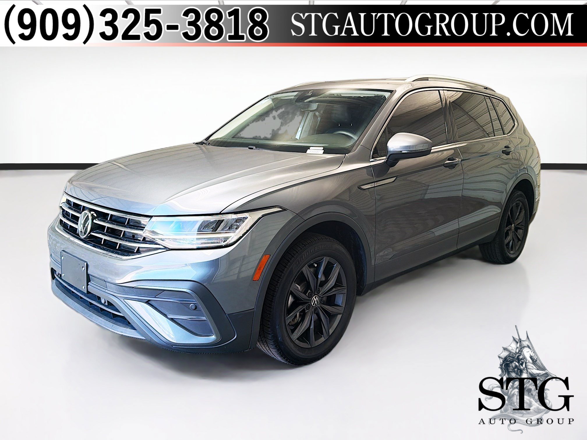 Used 2023 Volkswagen Tiguan SE FWD image 1