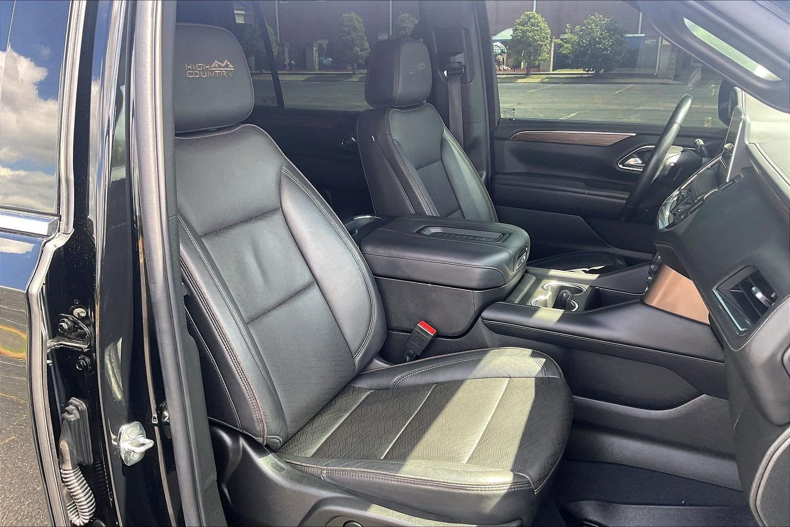 Used 2022 Chevrolet Suburban High Country AWD/4WD image 8