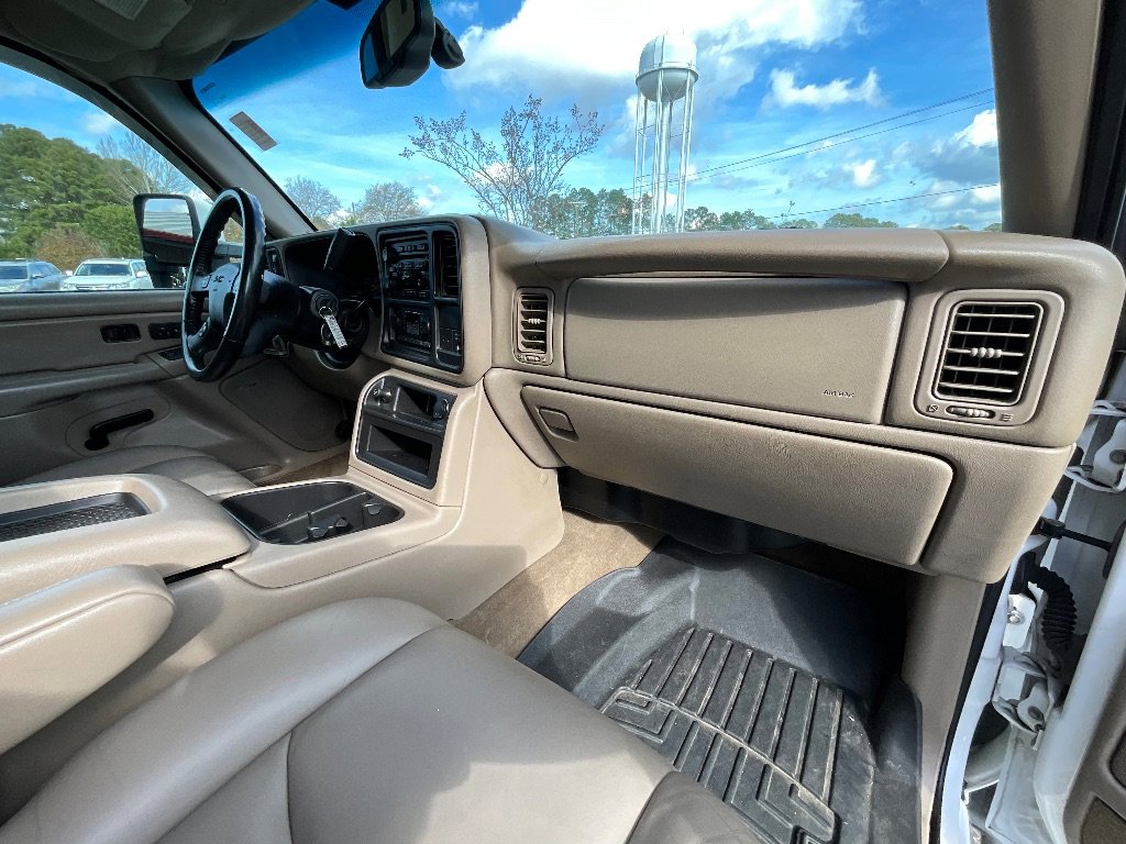 Used 2005 GMC Sierra 2500 SLT w/ Heavy-Duty Power Package image 29