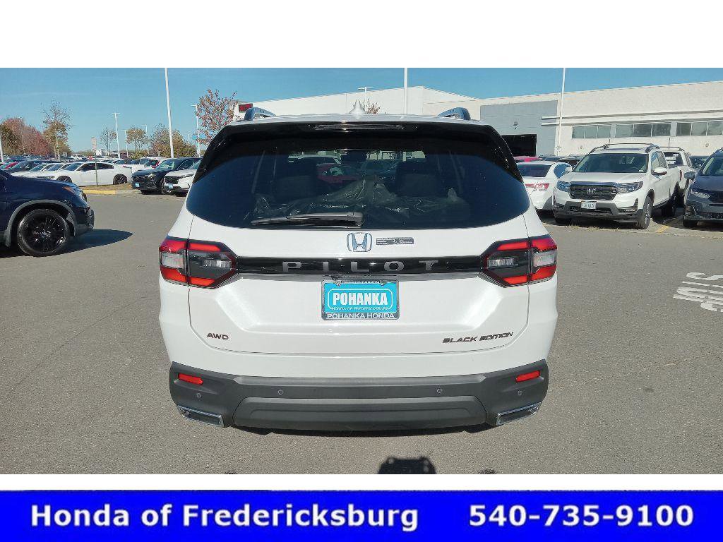 Used 2025 Honda Pilot Black Edition image 4