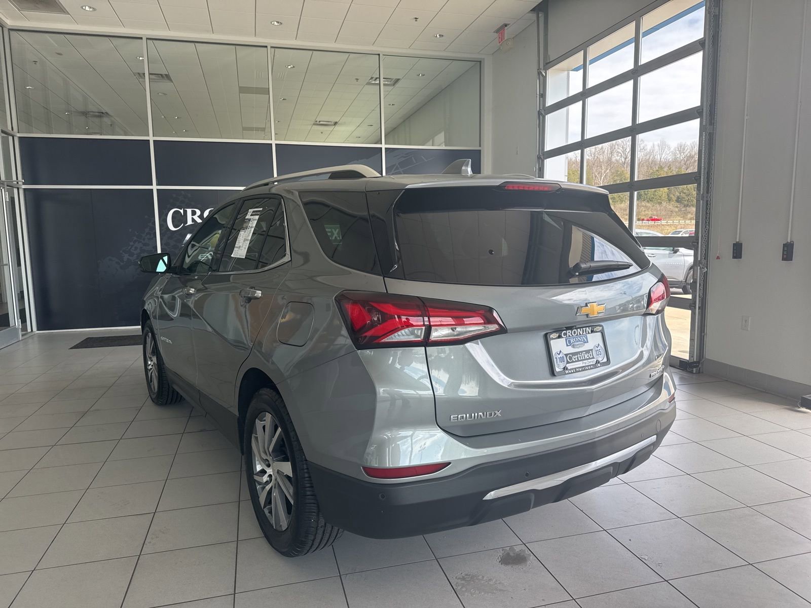 Used 2023 Chevrolet Equinox Premier image 9