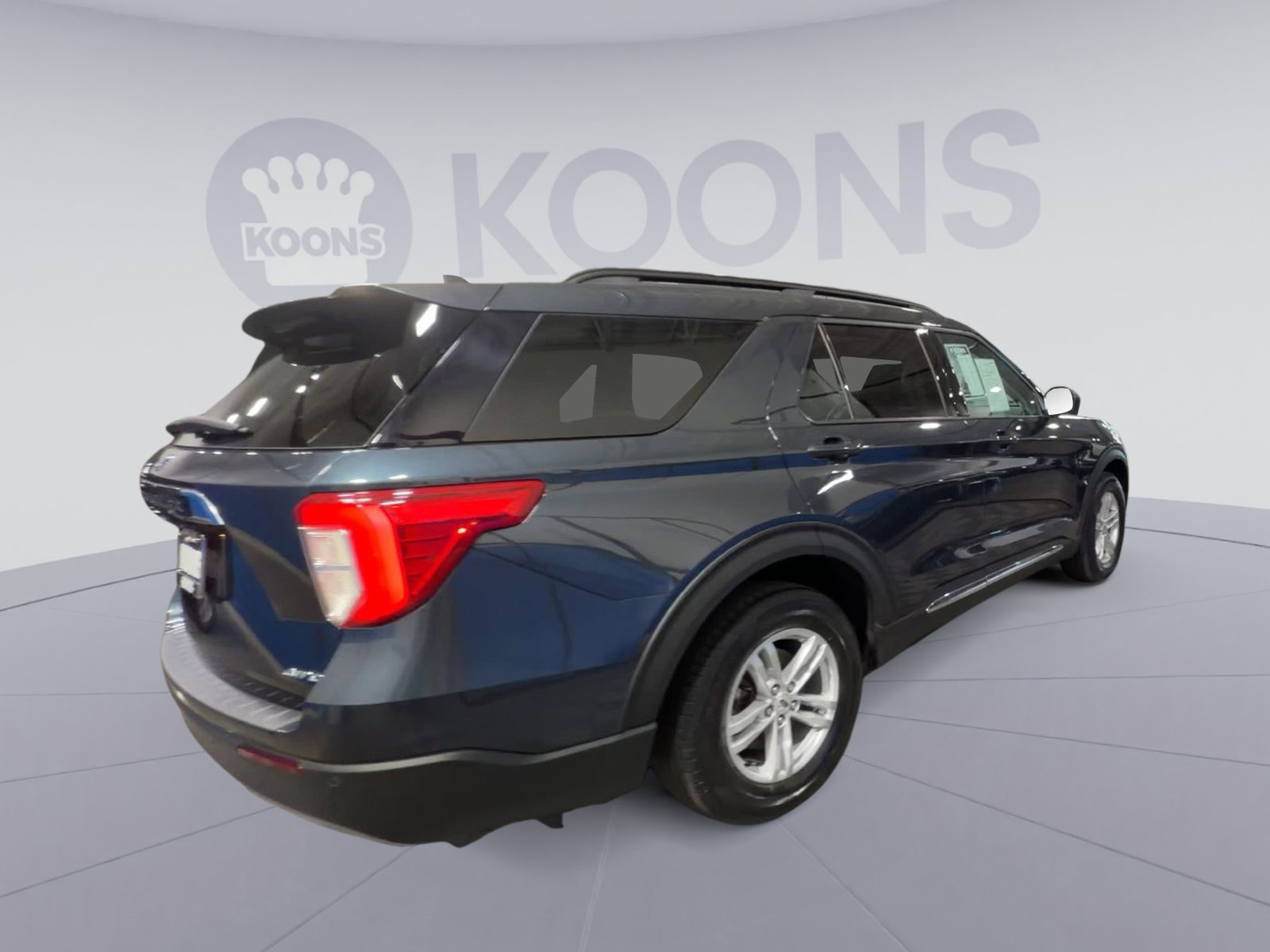 Used 2022 Ford Explorer XLT w/ Equipment Group 202A image 11