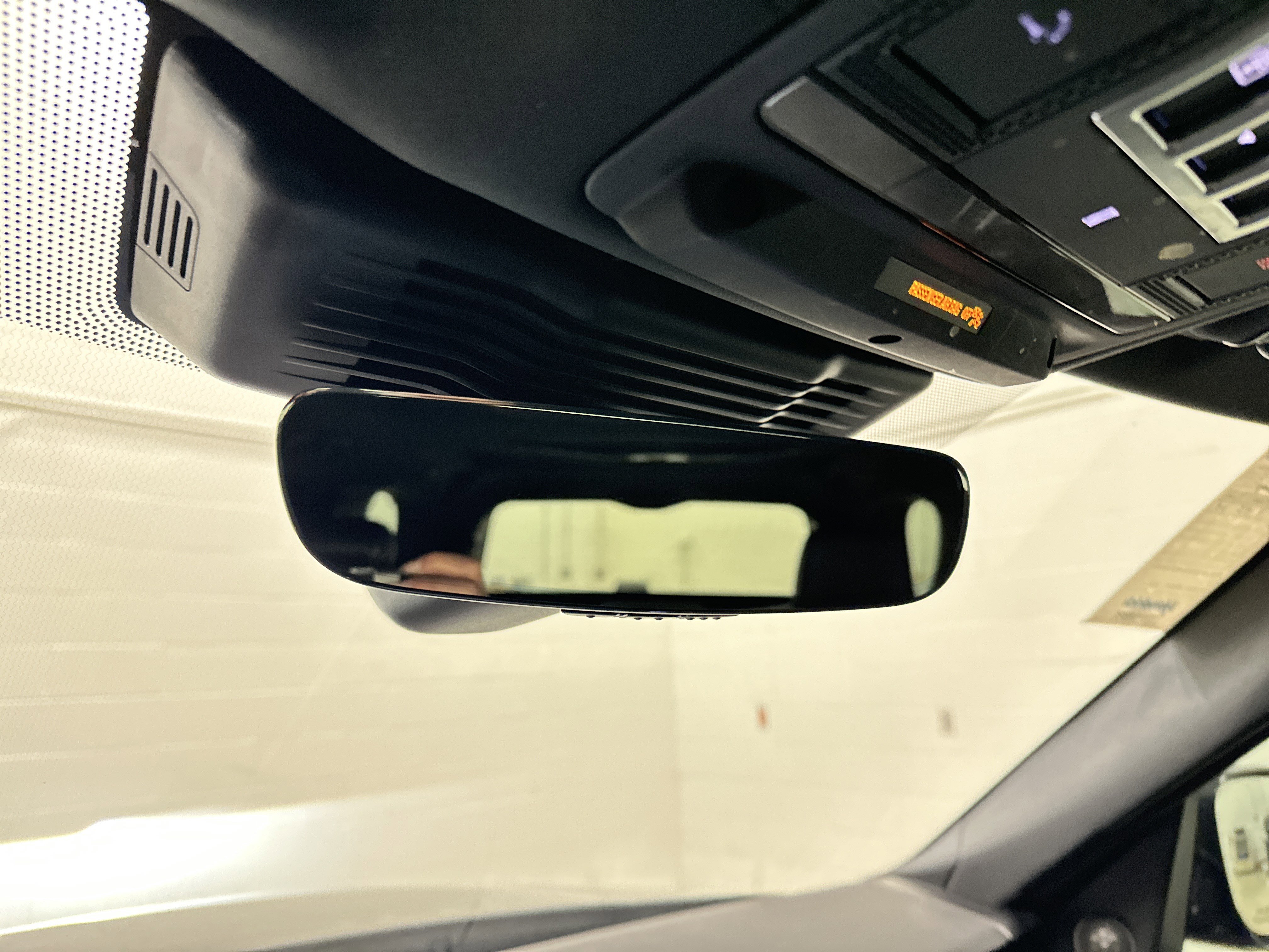 Used 2023 Land Rover Discovery S R-Dynamic image 27