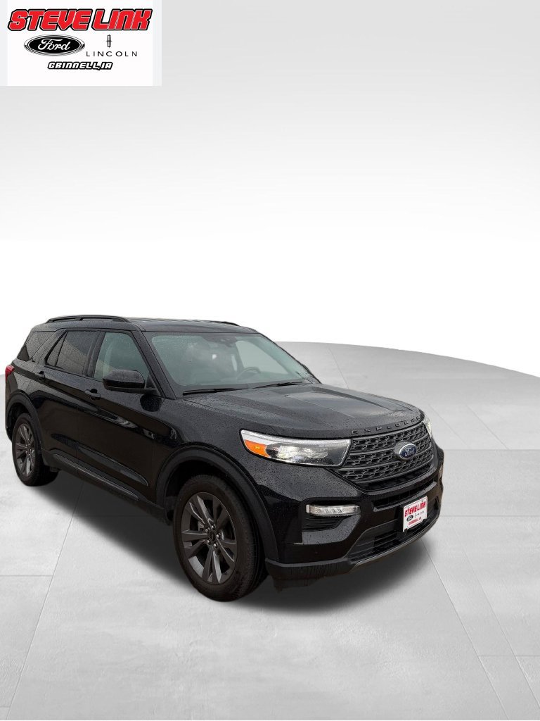 Used 2023 Ford Explorer XLT w/ Equipment Group 202A AWD/4WD image 3