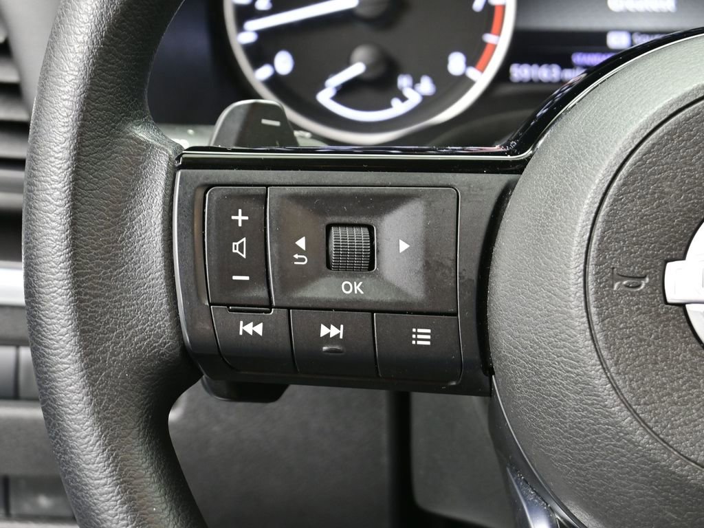 Used 2023 Nissan Rogue SV image 4