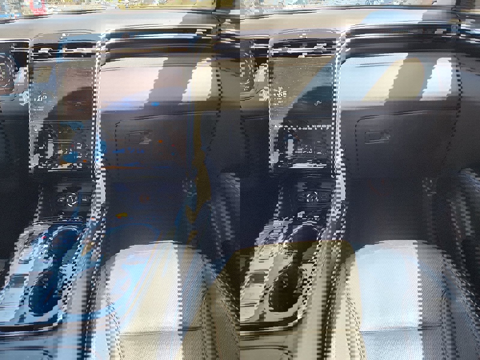 Used 2022 Hyundai Tucson Limited w/ Winter Package image 11