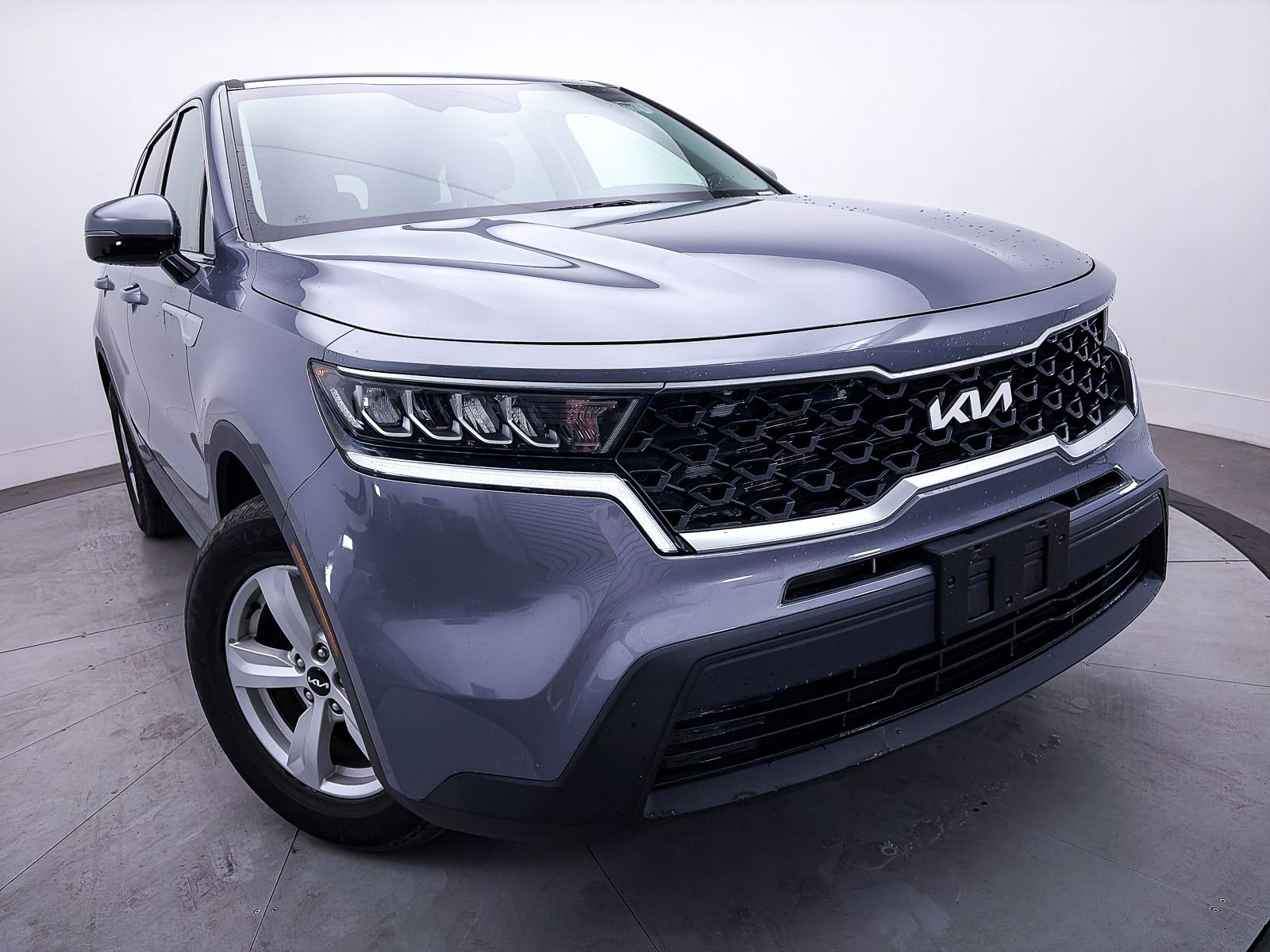 Used 2022 Kia Sorento LX image 6