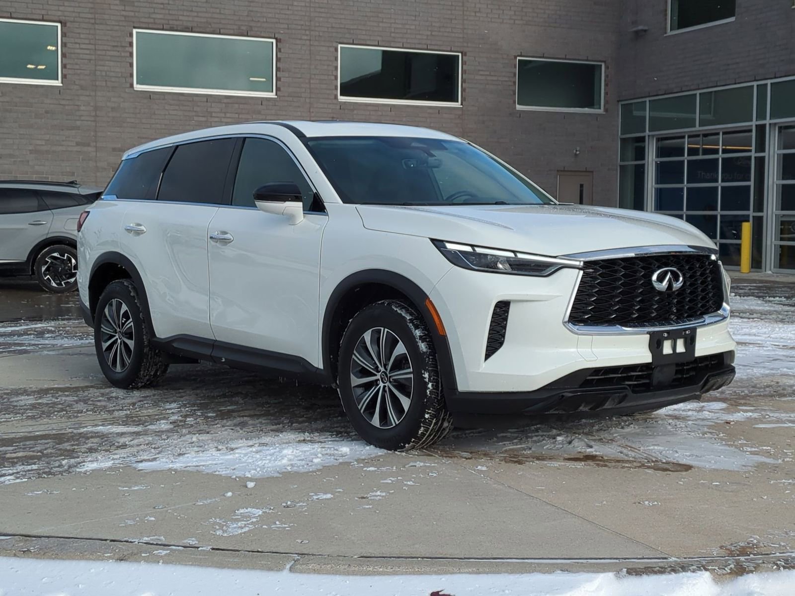 Used 2023 INFINITI QX60 Pure image 9