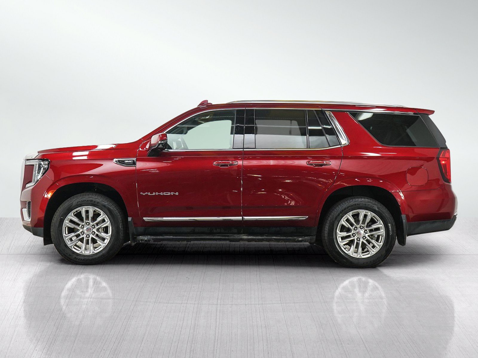 Used 2022 GMC Yukon SLT w/ SLT Premium Package AWD/4WD image 2