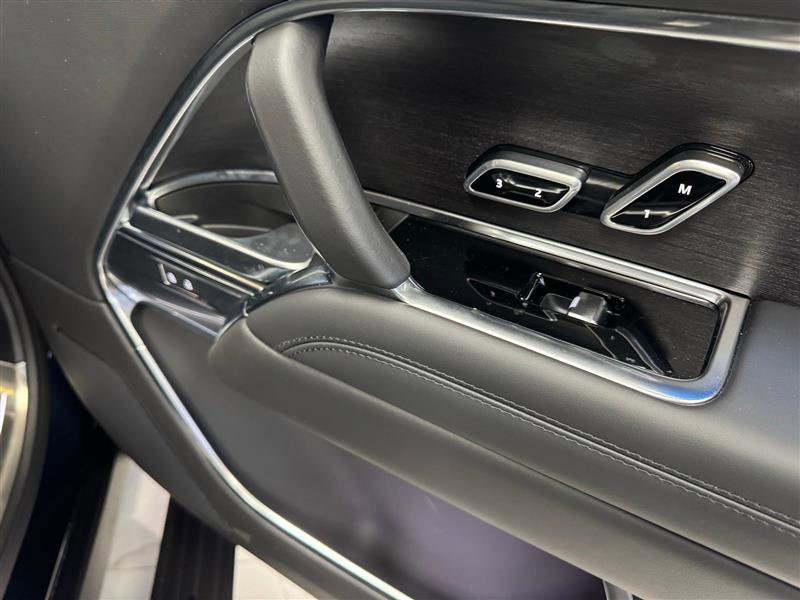 Used 2025 Land Rover Range Rover SE image 23