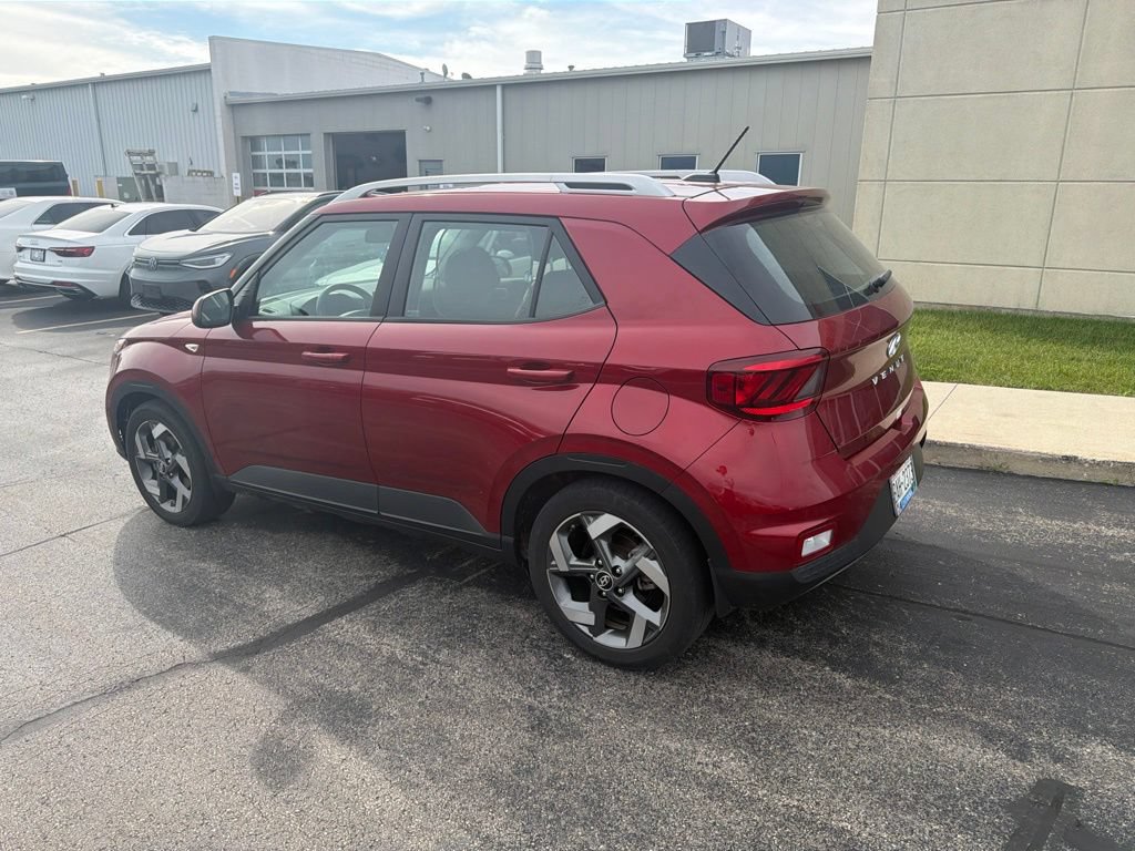 Used 2024 Hyundai Venue SEL FWD image 11