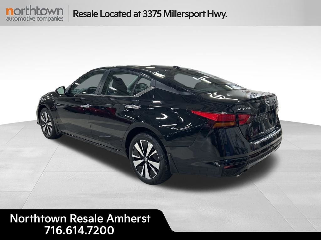 Used 2021 Nissan Altima 2.5 SV w/ SV Premium Package image 3