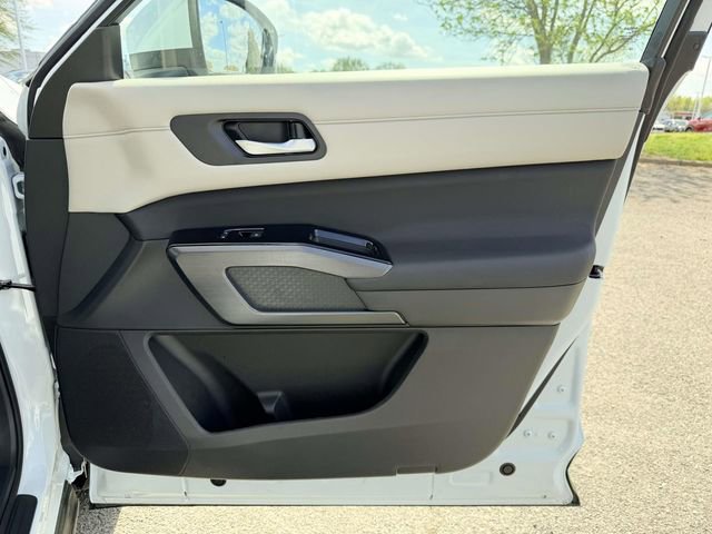 Used 2025 Nissan Pathfinder SL w/ SL Premium Package image 8