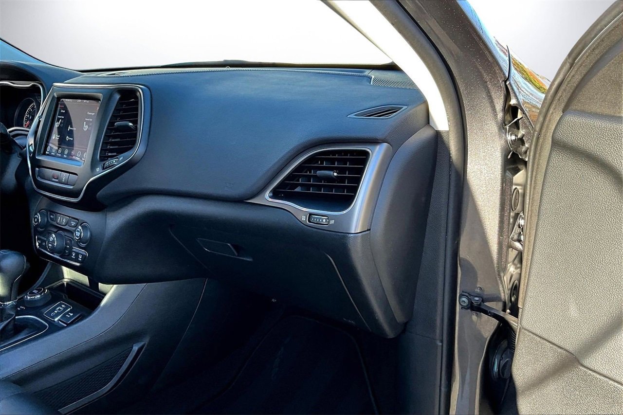 Certified 2022 Jeep Cherokee Latitude Lux w/ Sun & Sound Group image 19