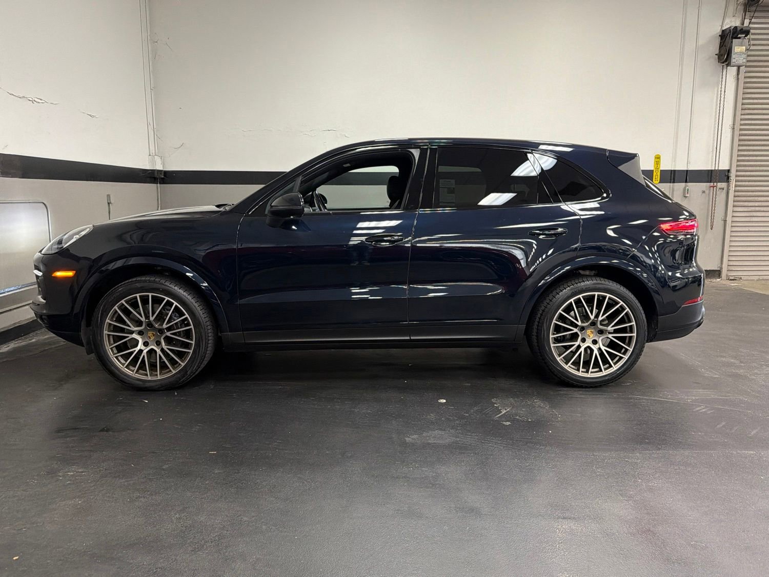Used 2023 Porsche Cayenne AWD/4WD image 9