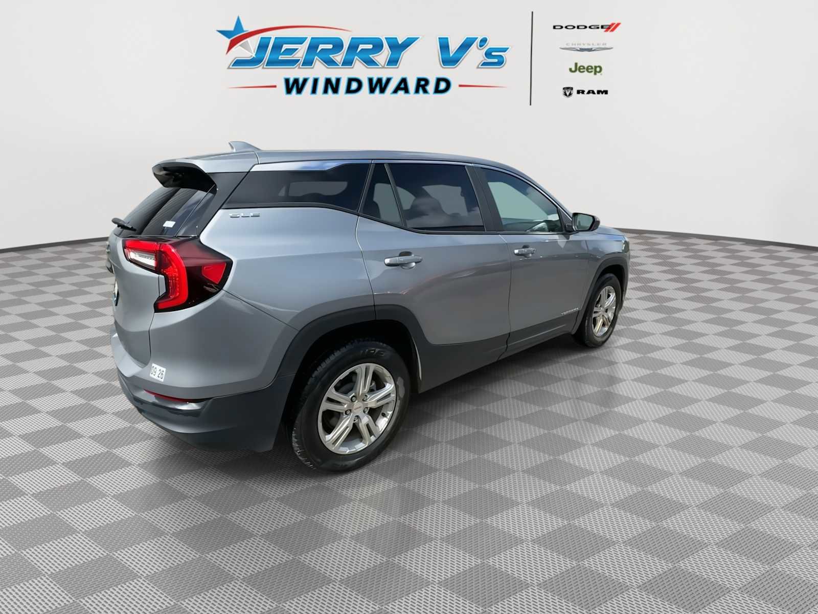 Used 2024 GMC Terrain SLE image 8