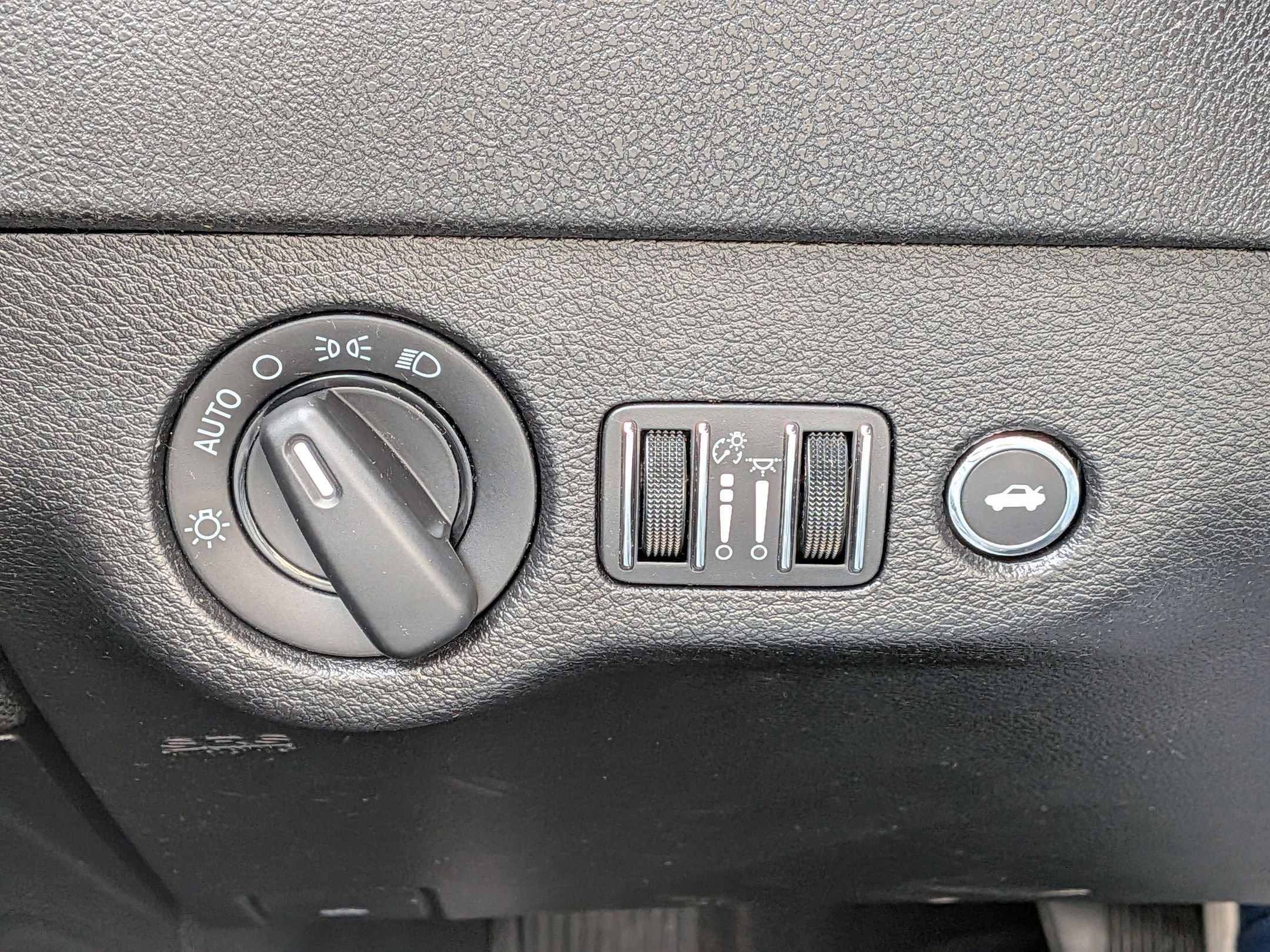 Used 2022 Dodge Charger SXT w/ Leather Interior Group RWD image 17