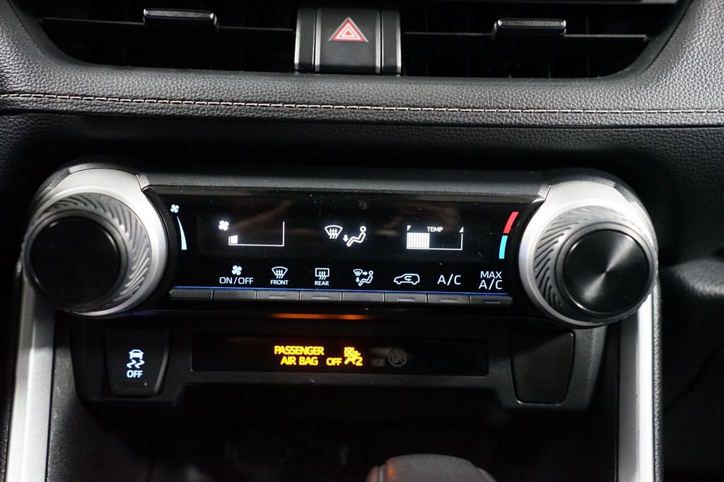 Used 2021 Toyota RAV4 LE image 19