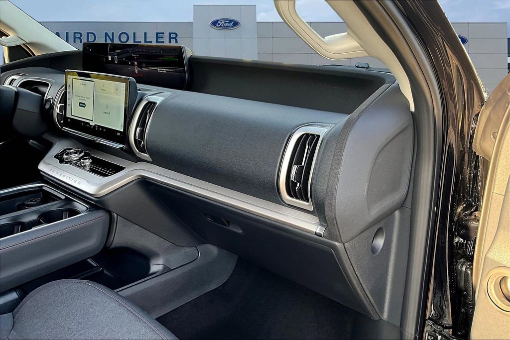 New 2025 Ford Expedition Active AWD/4WD image 30