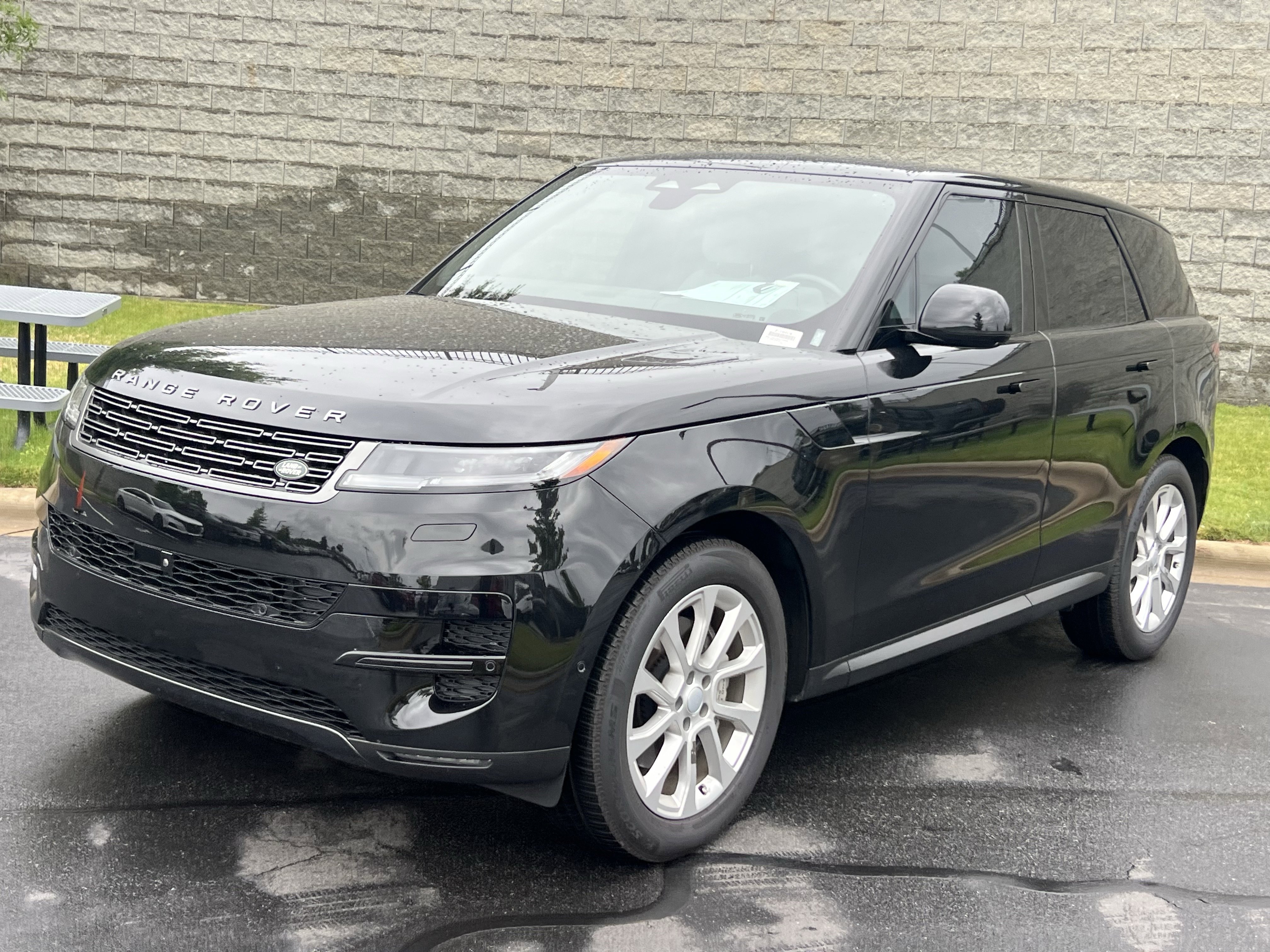 Used 2025 Land Rover Range Rover Sport AWD/4WD image 2