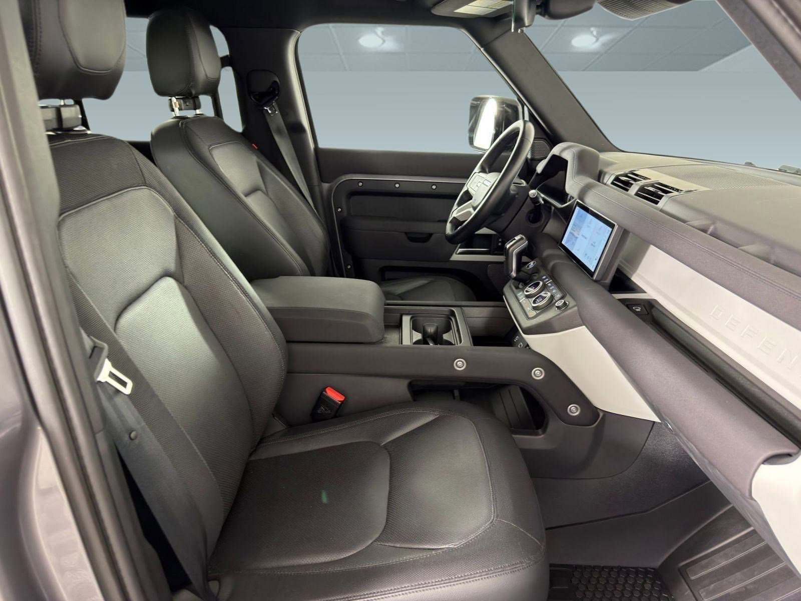 Certified 2023 Land Rover Defender 110 X-Dynamic SE image 21