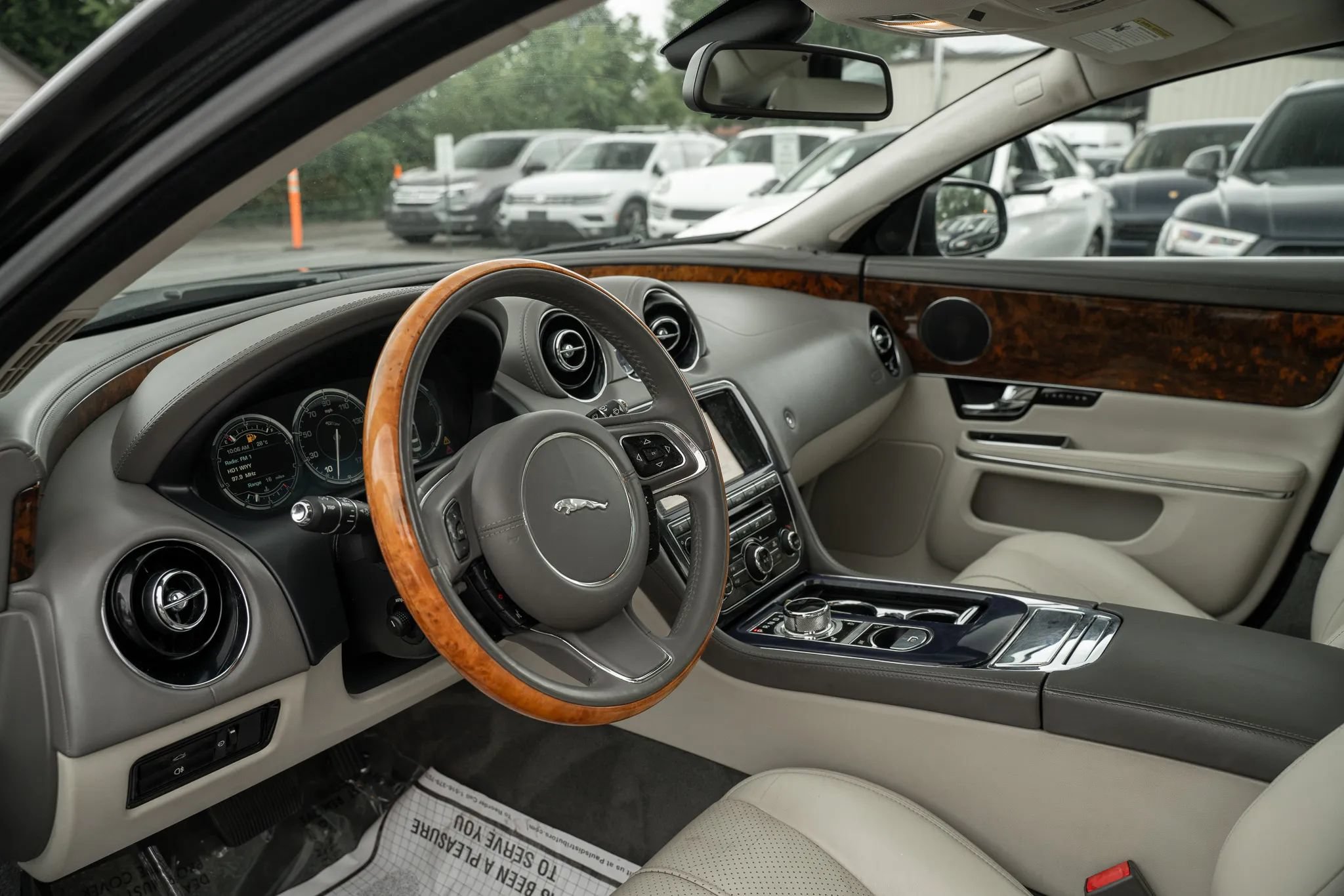Used 2012 Jaguar XJ RWD image 6