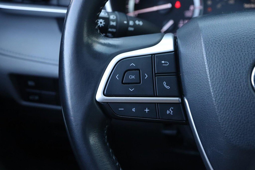 Used 2022 Toyota Highlander XLE image 14