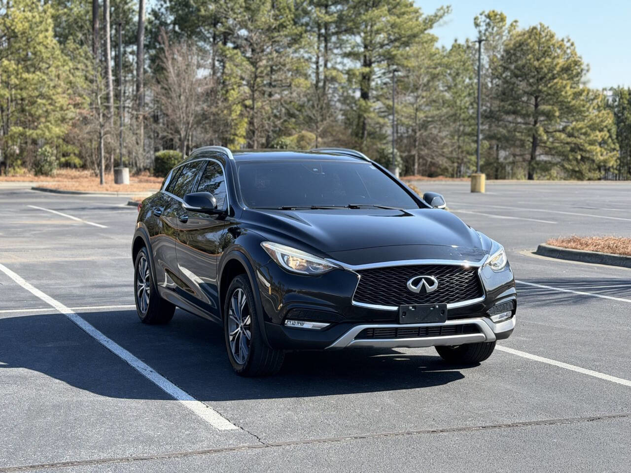 Used 2017 INFINITI QX30 Premium image 2