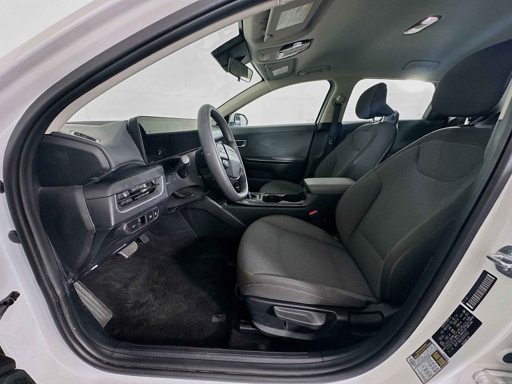 Used 2025 Kia K4 LXS image 13