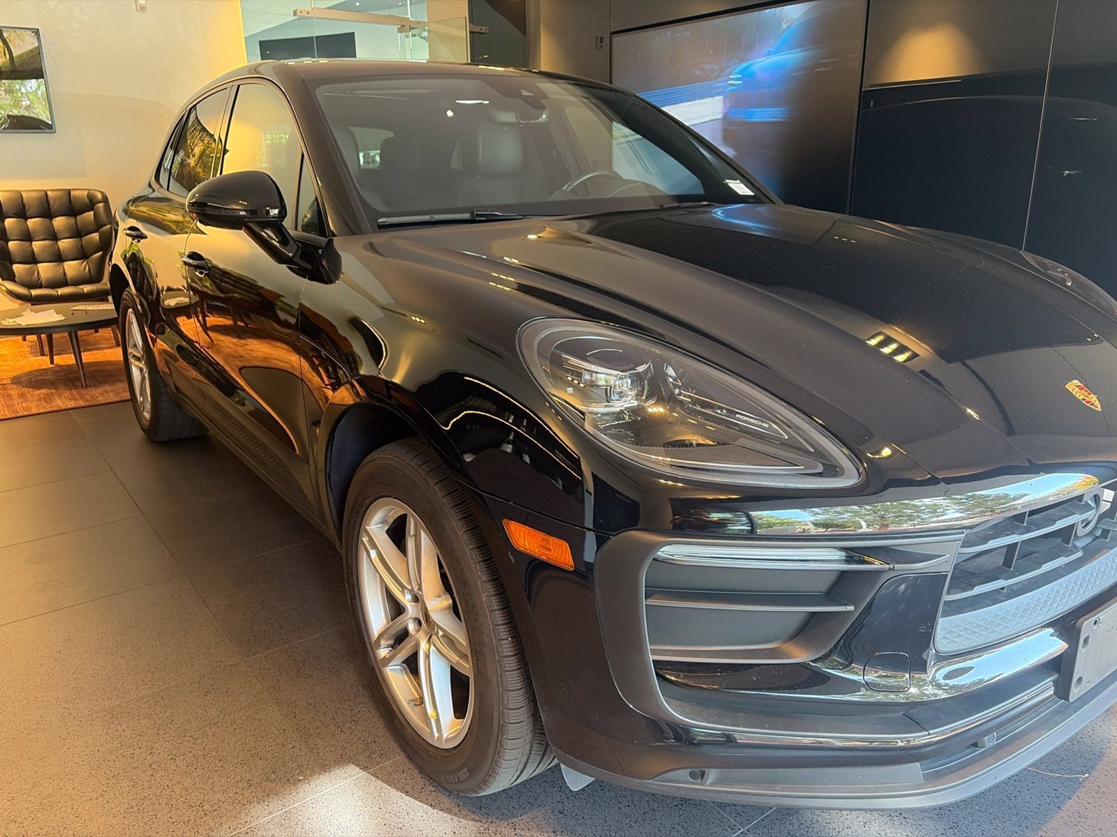 Certified 2023 Porsche Macan Turbo AWD/4WD image 3