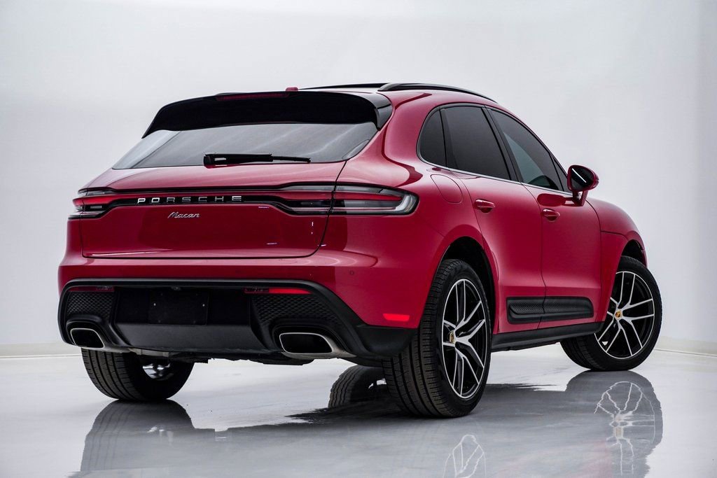 Certified 2024 Porsche Macan w/ Premium Plus Package image 12